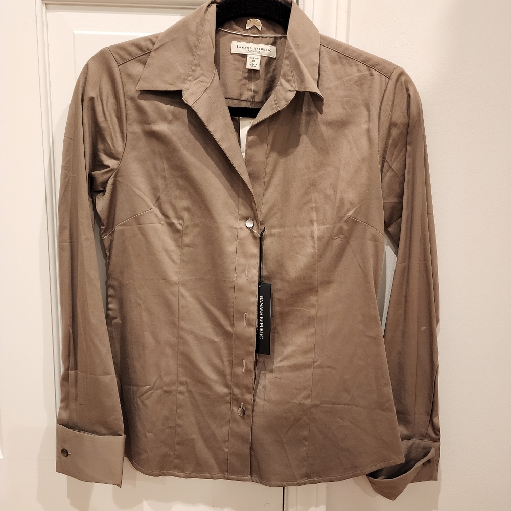 Banana Republic tailored women's button down blouse - XS - NWT